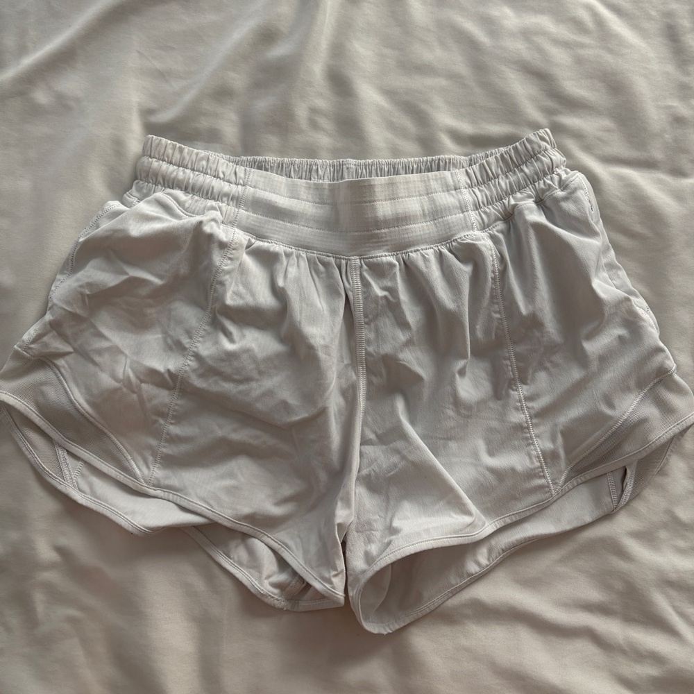 Lulu LR 4in White Hotty Hot Shorts